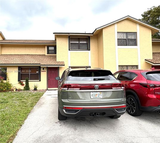 5424 Gate Lake Rd 5424, Tamarac, FL 33319