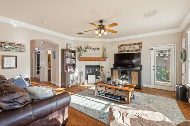 310 Salsbury Drive, Euless, TX 76040