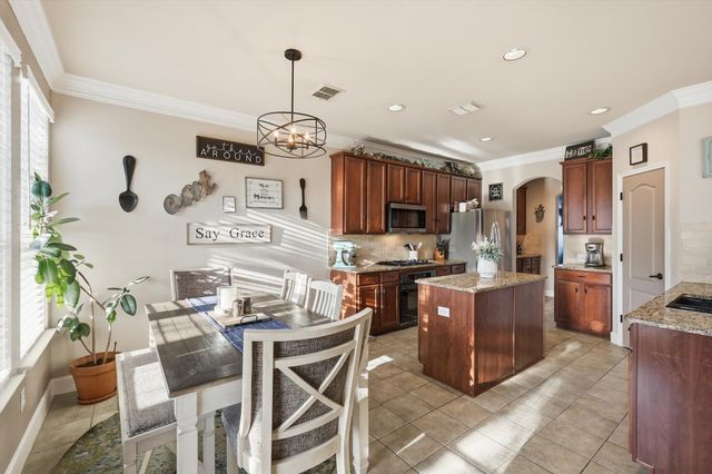 310 Salsbury Drive, Euless, TX 76040