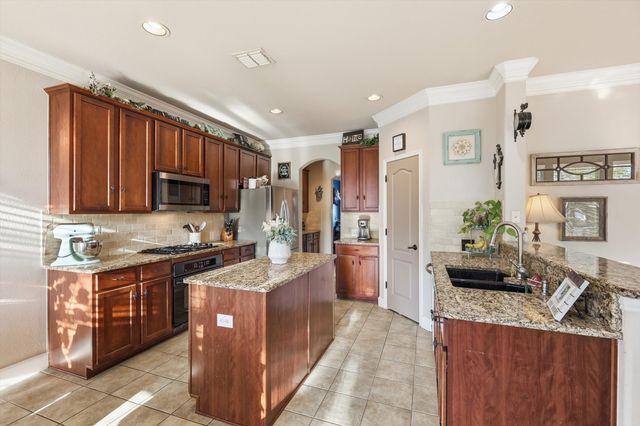 310 Salsbury Drive, Euless, TX 76040