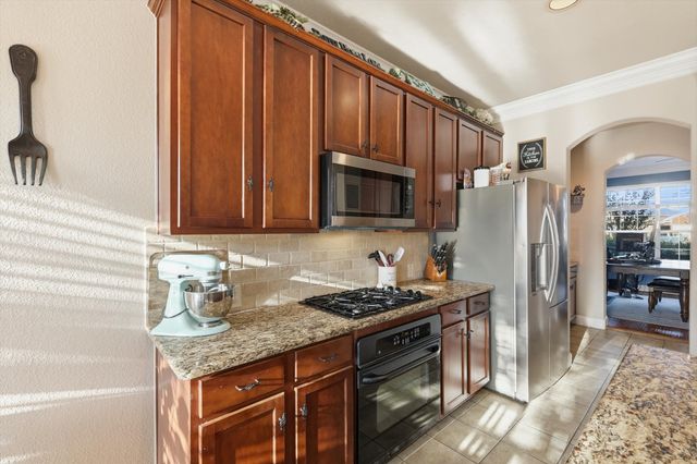 310 Salsbury Drive, Euless, TX 76040