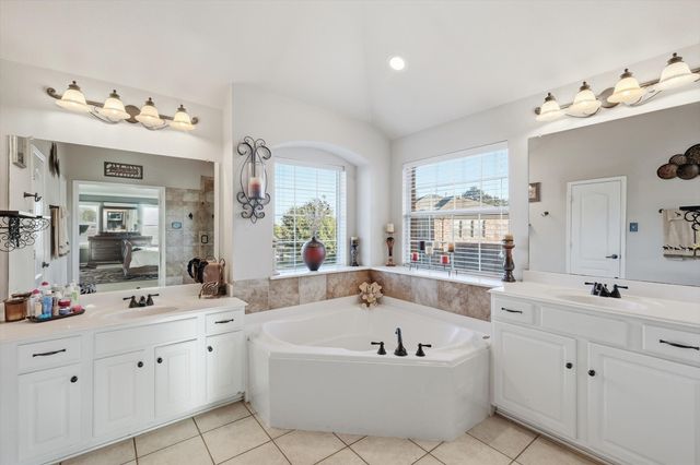 310 Salsbury Drive, Euless, TX 76040