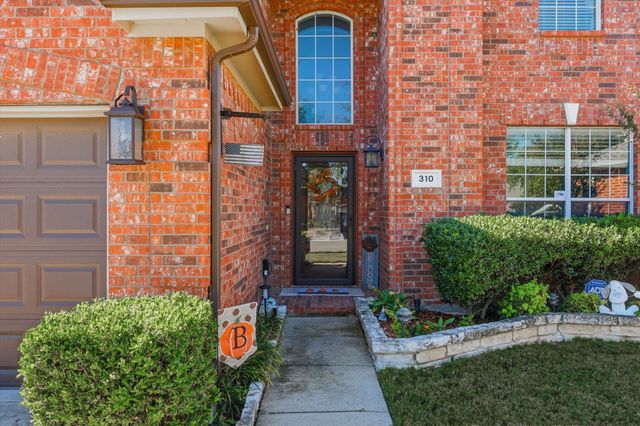 310 Salsbury Drive, Euless, TX 76040