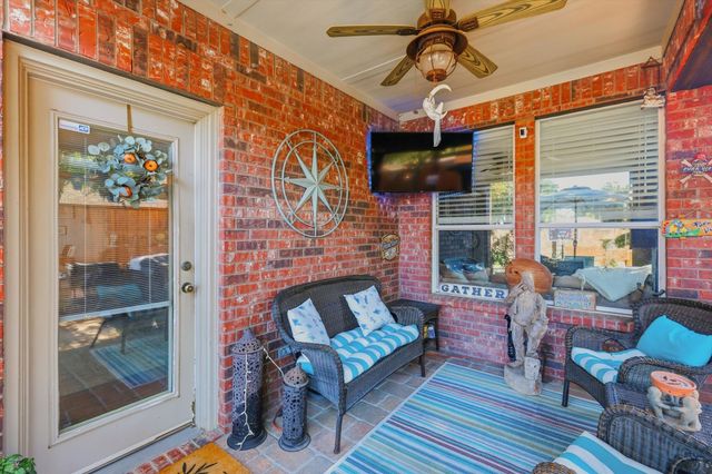 310 Salsbury Drive, Euless, TX 76040