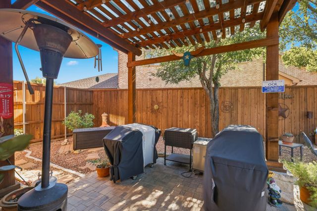 310 Salsbury Drive, Euless, TX 76040