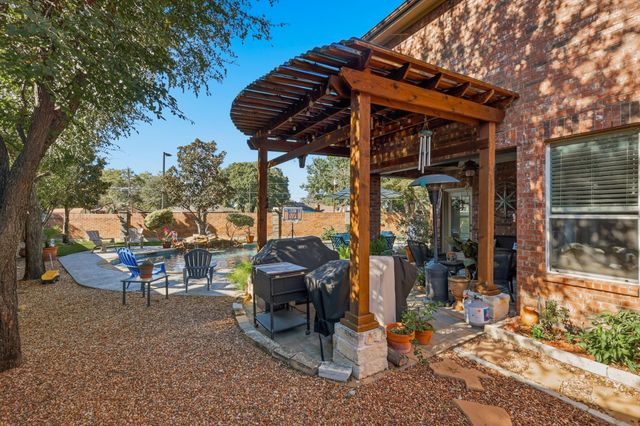 310 Salsbury Drive, Euless, TX 76040