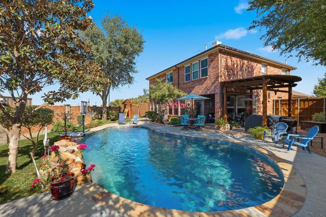 310 Salsbury Drive, Euless, TX 76040