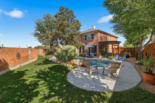 310 Salsbury Drive, Euless, TX 76040