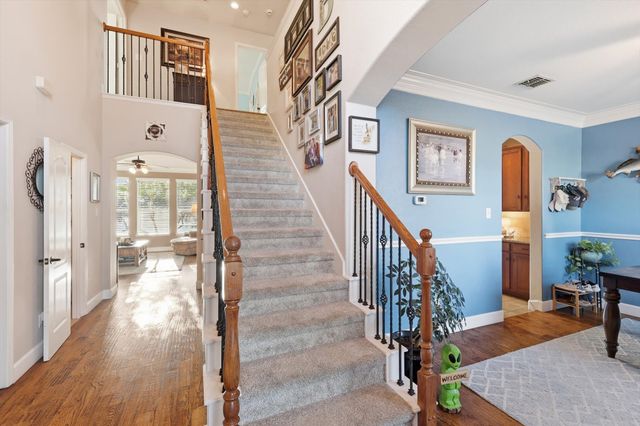 310 Salsbury Drive, Euless, TX 76040