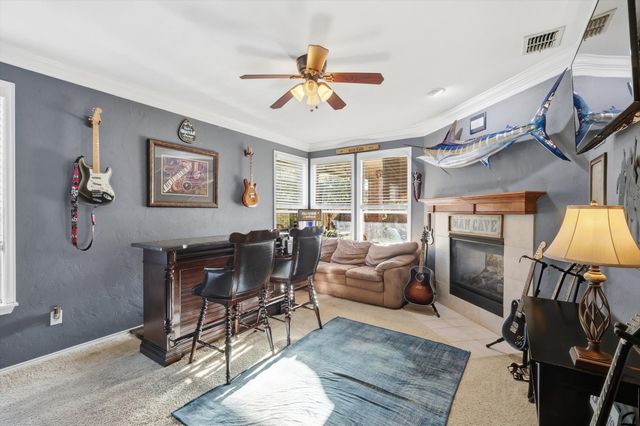 310 Salsbury Drive, Euless, TX 76040