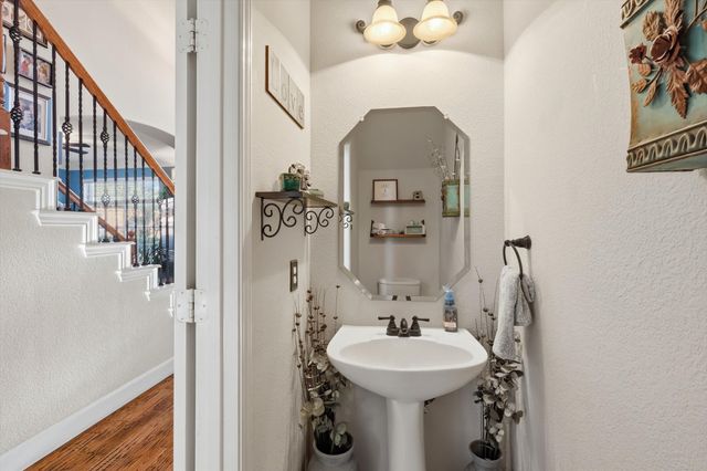 310 Salsbury Drive, Euless, TX 76040