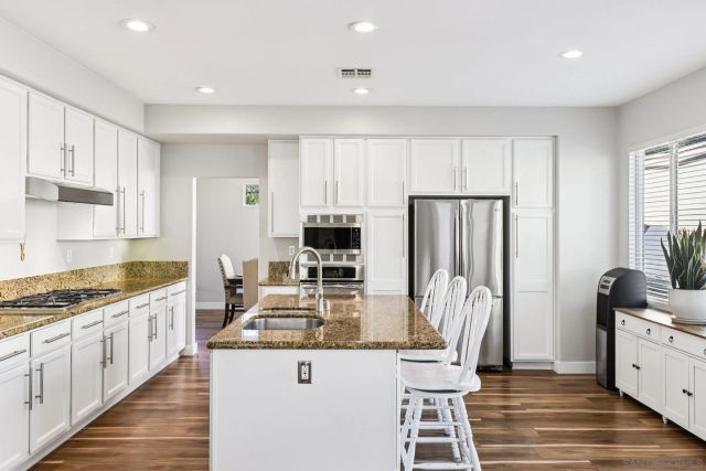 2904 Avenida Valera, Carlsbad, CA 92009