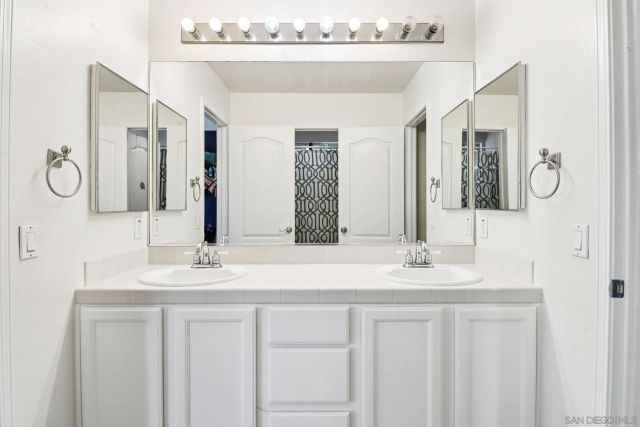 2904 Avenida Valera, Carlsbad, CA 92009