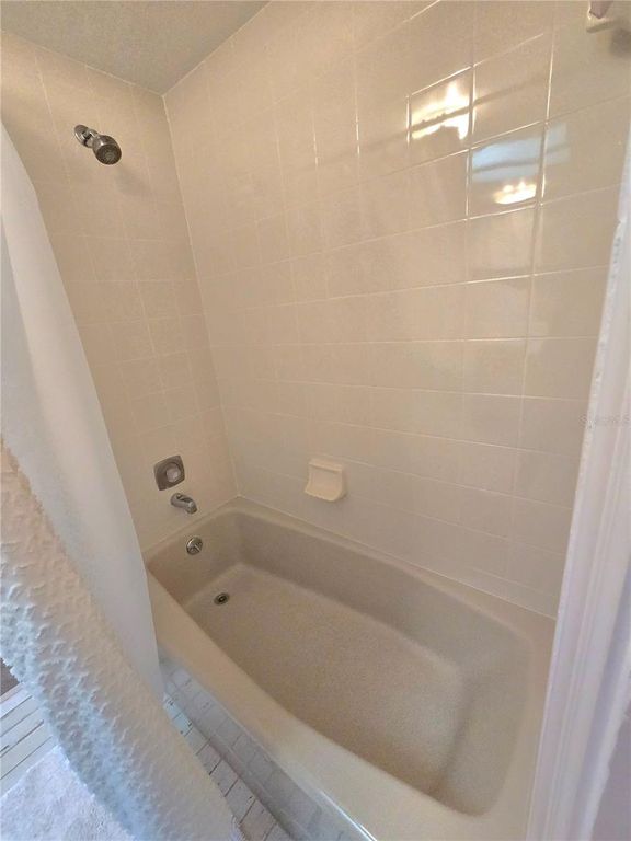 Image 17 of property listing at 113 LAGOON COURT, New Smyrna Beach, FL 32169