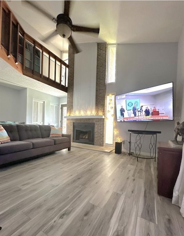 Image 5 of property listing at 113 LAGOON COURT, New Smyrna Beach, FL 32169