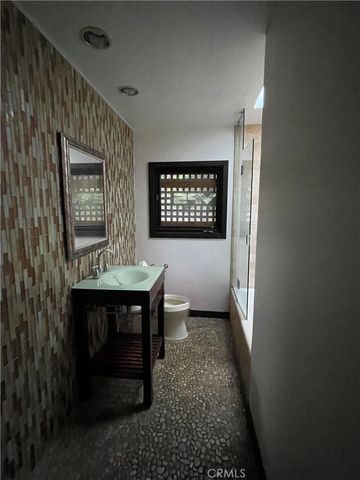 9275 Flicker, Los Angeles, CA 90069