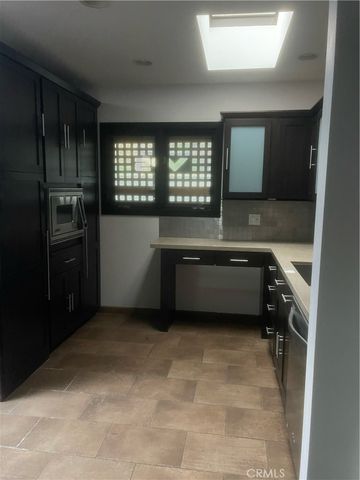 9275 Flicker, Los Angeles, CA 90069