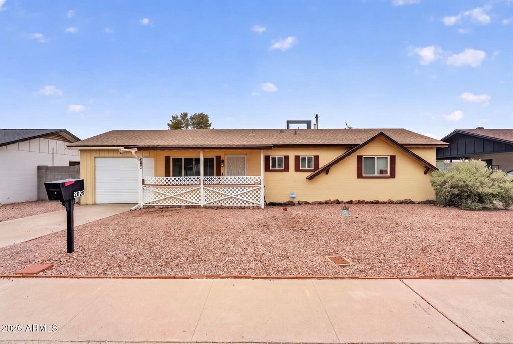 2029 W SUNNYSIDE Avenue, Phoenix, AZ 85029 — photo 2