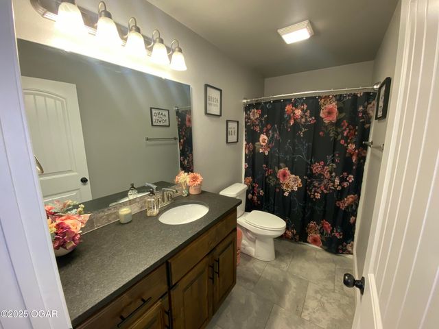 1810 Line Drive, Webb City, MO 64870