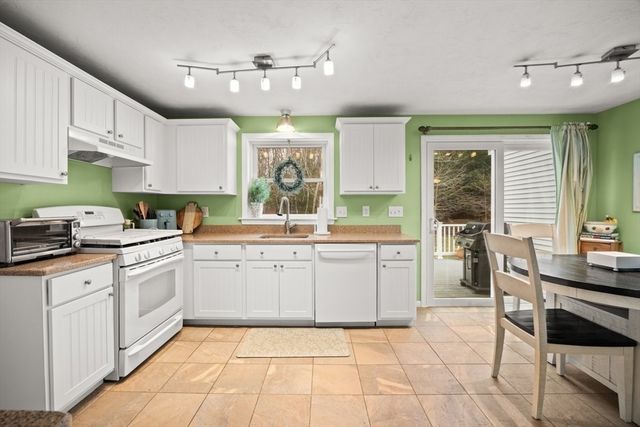 73 Elyse Rd, Mansfield, MA 02048