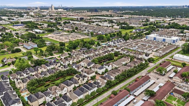 1665 Upland Lakes, Houston, TX 77043