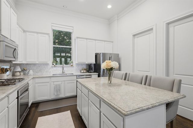 1665 Upland Lakes, Houston, TX 77043