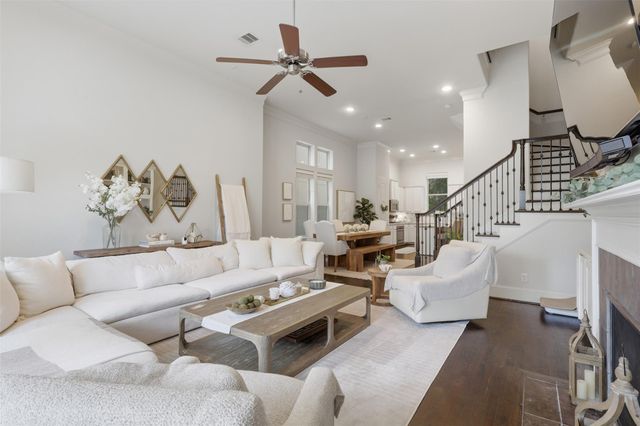 1665 Upland Lakes, Houston, TX 77043