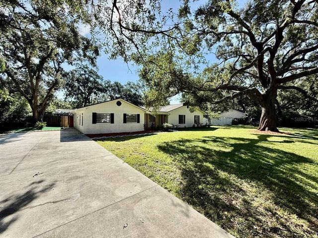 15611 WALDEN AVENUE, Tampa, FL 33618