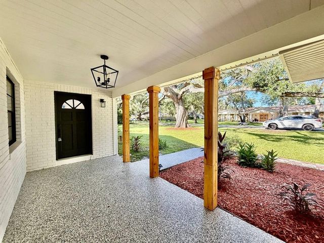 15611 WALDEN AVENUE, Tampa, FL 33618