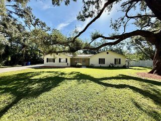 15611 WALDEN AVENUE, Tampa, FL 33618