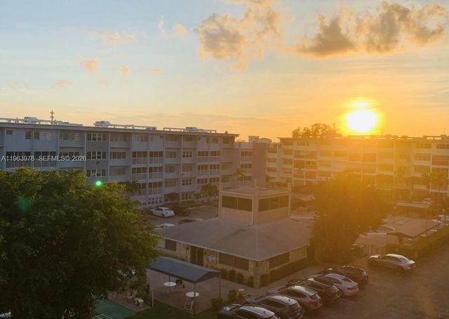 410 SE 2nd St 210, Hallandale Beach, FL 33009