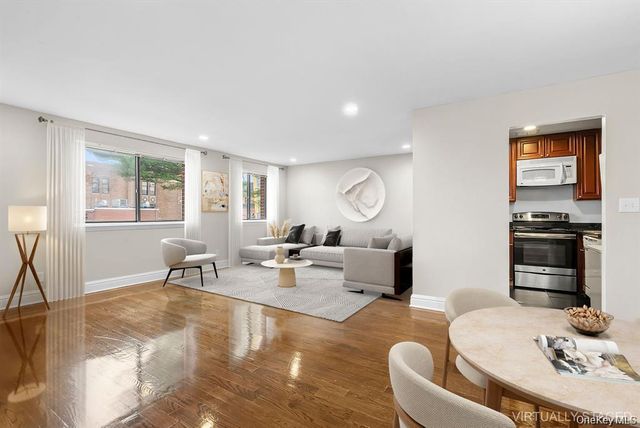 140 Mcglynn Place, Cedarhurst, NY 11516