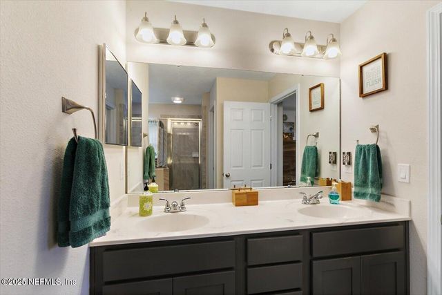 11233 REVOLUTIONARY Way, Jacksonville, FL 32221