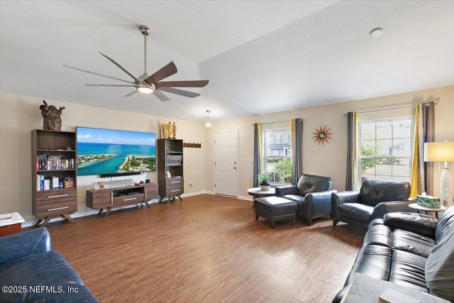 11233 REVOLUTIONARY Way, Jacksonville, FL 32221