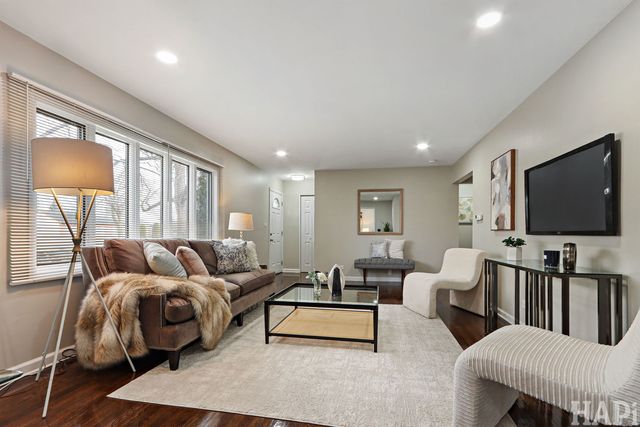 75 Carthage Lane, Hoffman Estates, IL 60169