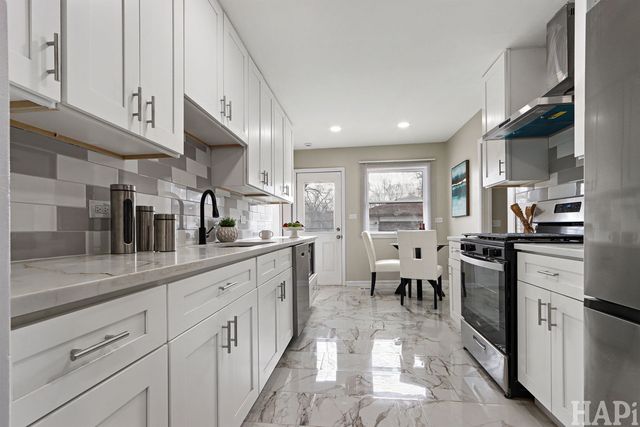 75 Carthage Lane, Hoffman Estates, IL 60169