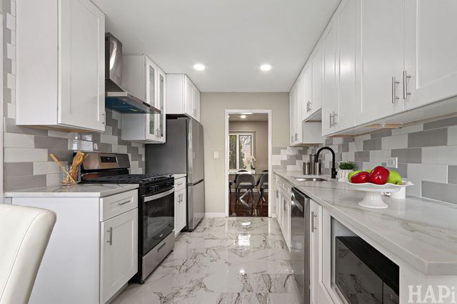 75 Carthage Lane, Hoffman Estates, IL 60169