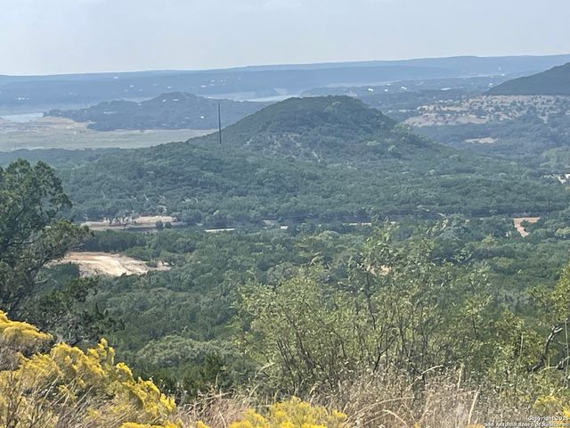 320 Private Road 1742, Mico, TX 78056