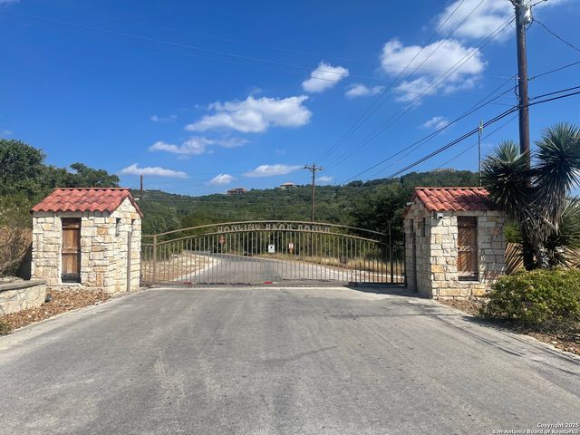 320 Private Road 1742, Mico, TX 78056