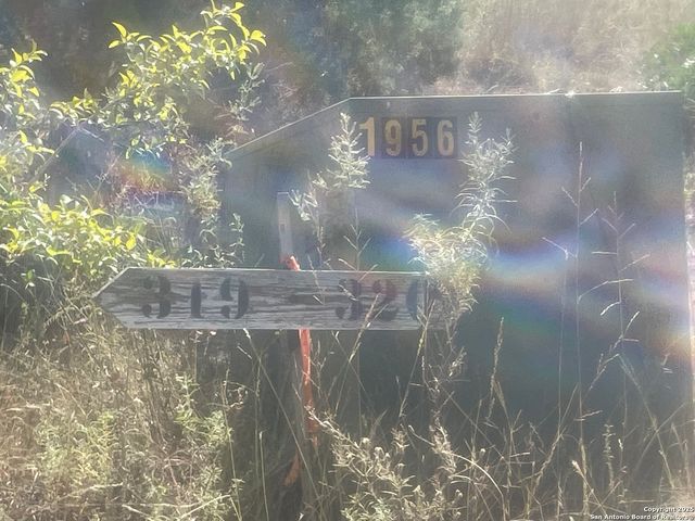 320 Private Road 1742, Mico, TX 78056