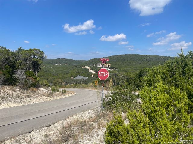 320 Private Road 1742, Mico, TX 78056