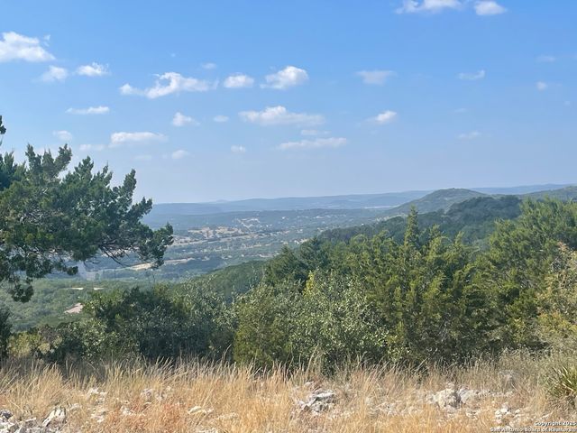 320 Private Road 1742, Mico, TX 78056