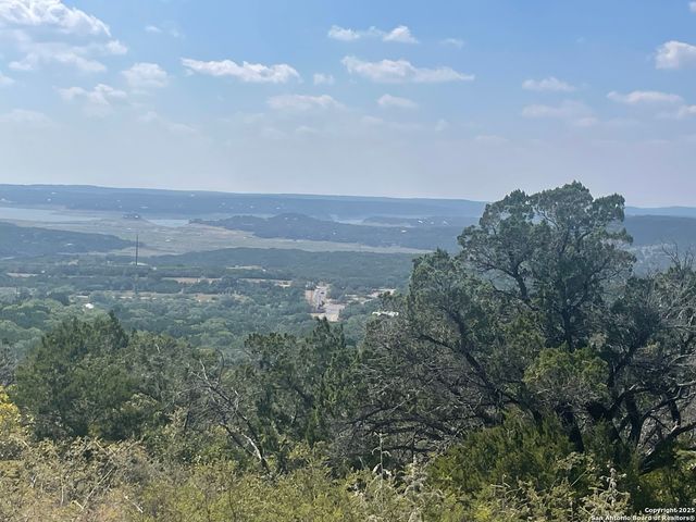 320 Private Road 1742, Mico, TX 78056