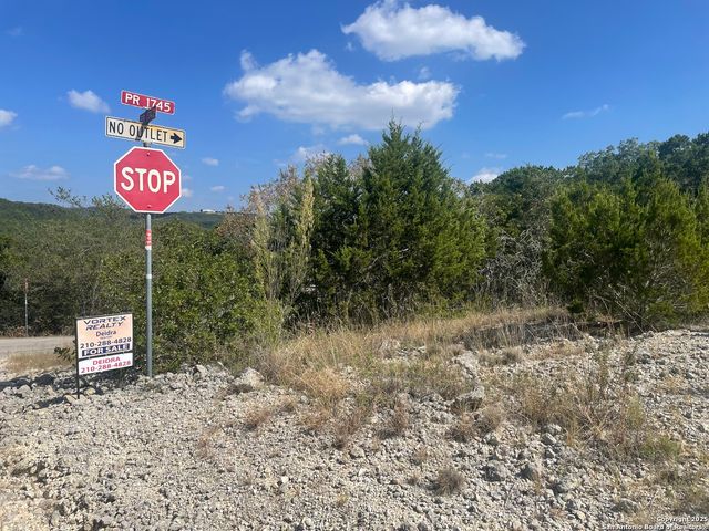 320 Private Road 1742, Mico, TX 78056