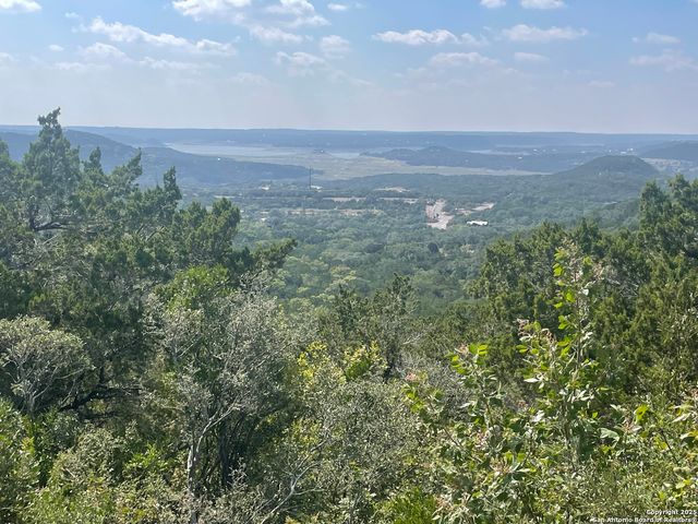 320 Private Road 1742, Mico, TX 78056