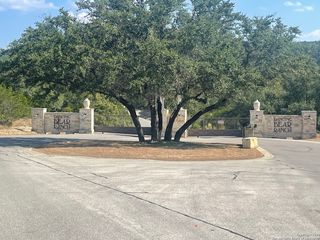 320 Private Road 1742, Mico, TX 78056