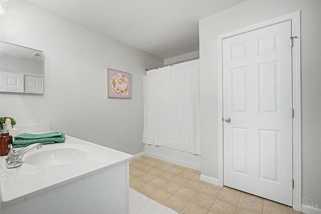 414 Lake Haven Court, Lebanon, OH 45036