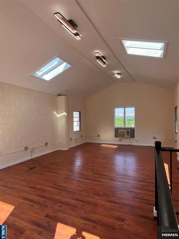 53 Gorge, Edgewater, NJ 07020