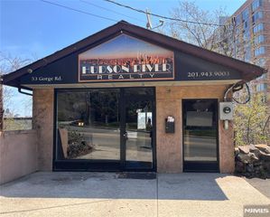 53 Gorge, Edgewater, NJ 07020