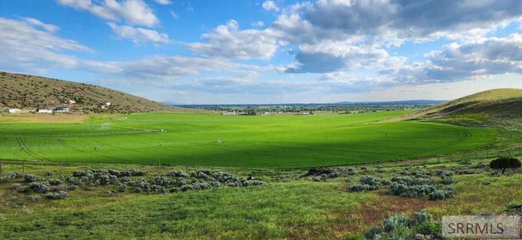 Image 3 of property listing at 1030 E Butte Road, Menan, ID 83434